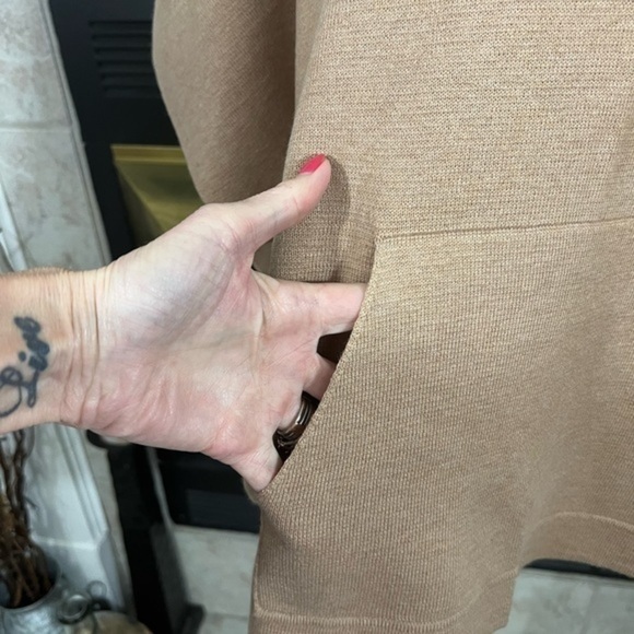 Lou & Grey Tan Hooded Cape with Kangaroo Pockets - Picture 5 of 11